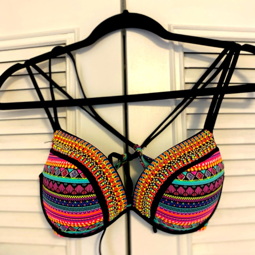 36B Patterned Swimsuit Top
